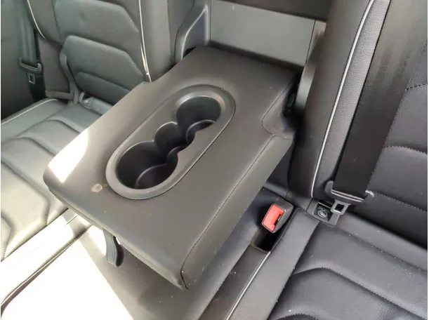 Car image 28