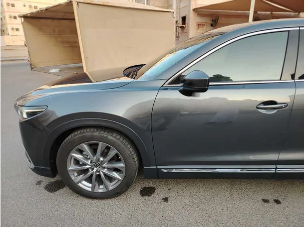 Car image 9