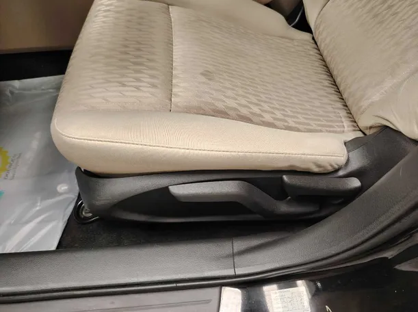 Car image 36