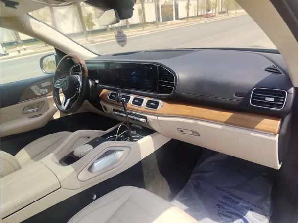 Car image 15