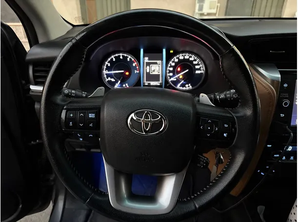 Car image 23