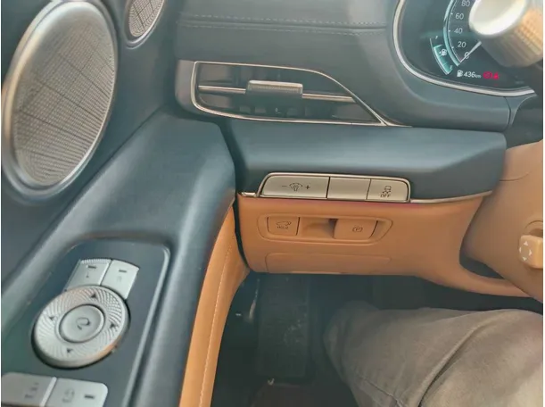 Car image 38