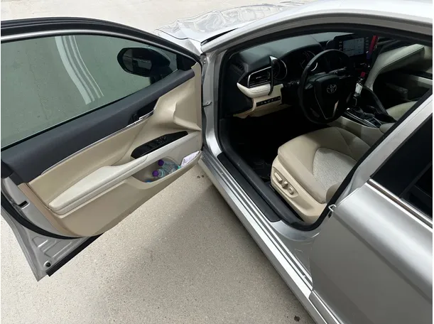 Car image 10