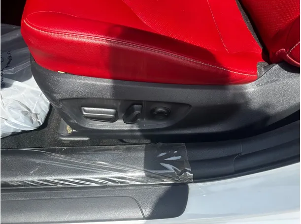 Car image 25