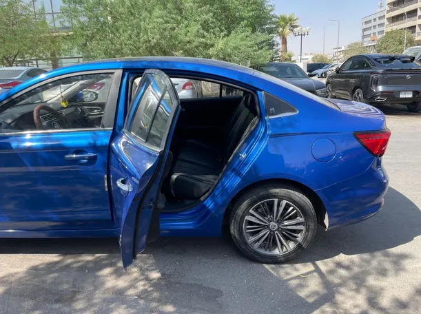 Car image 13