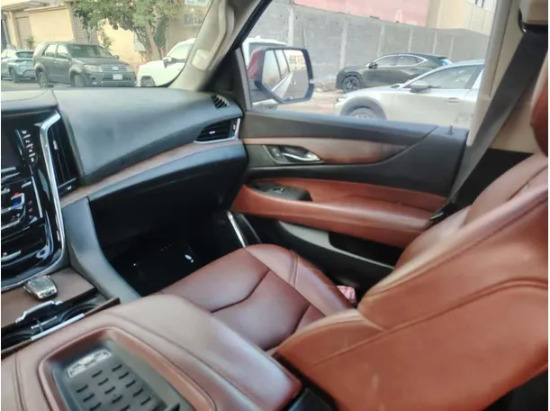 Car image 21