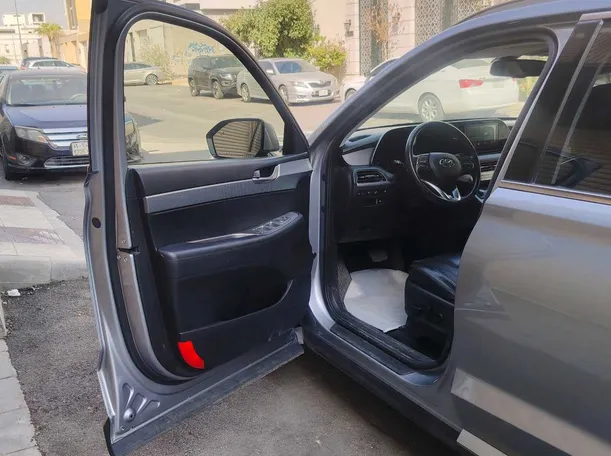Car image 11