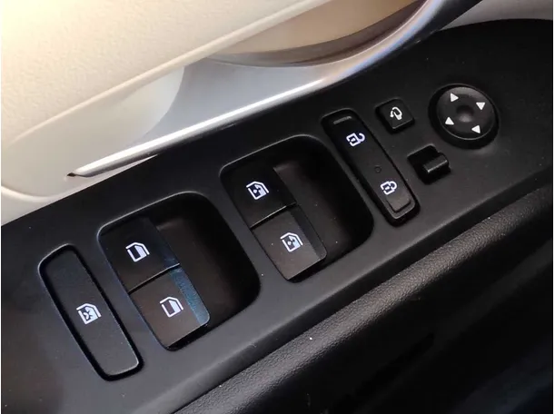 Car image 32