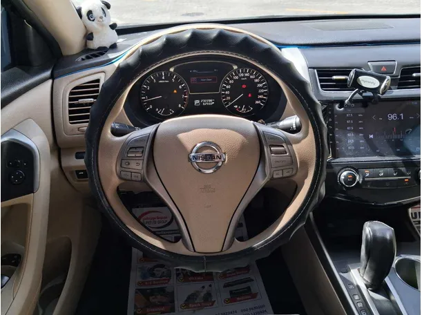 Car image 16