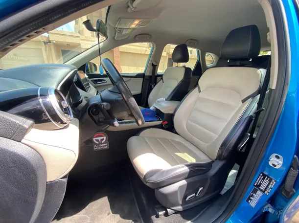 Car image 11