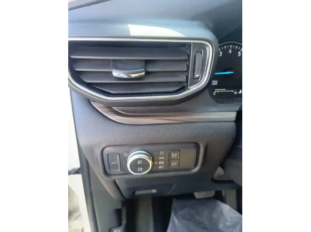 Car image 38