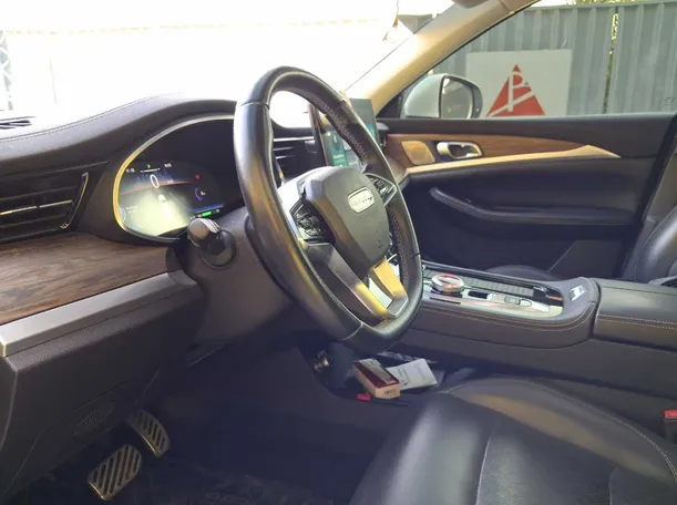 Car image 11