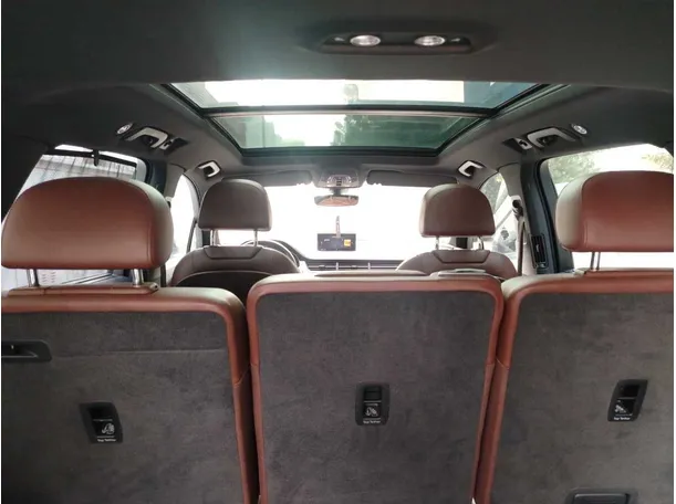 Car image 30