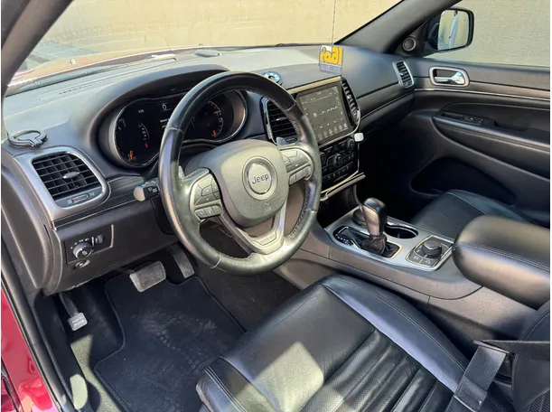 Car image 12