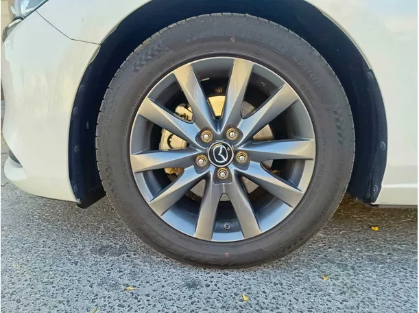 Car image 10
