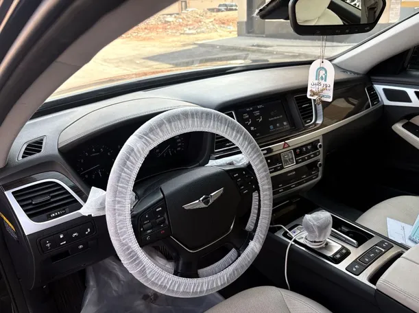 Car image 12