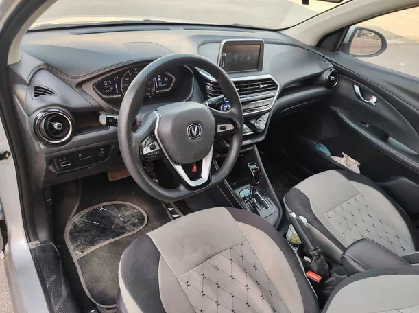 Car image 12