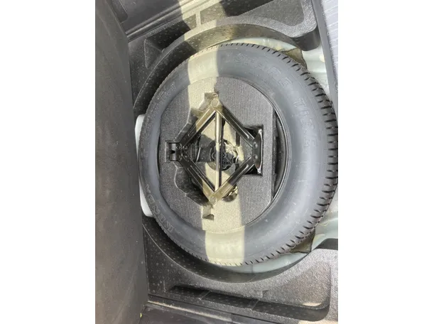 Car image 23