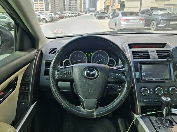 Car image 19
