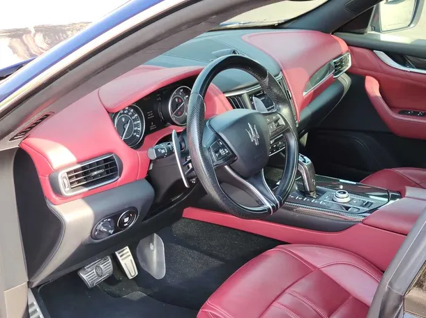 Car image 12