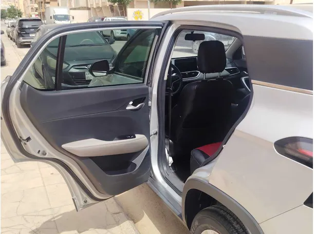 Car image 16