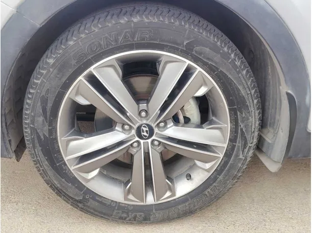 Car image 10