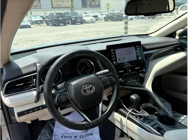Car image 12