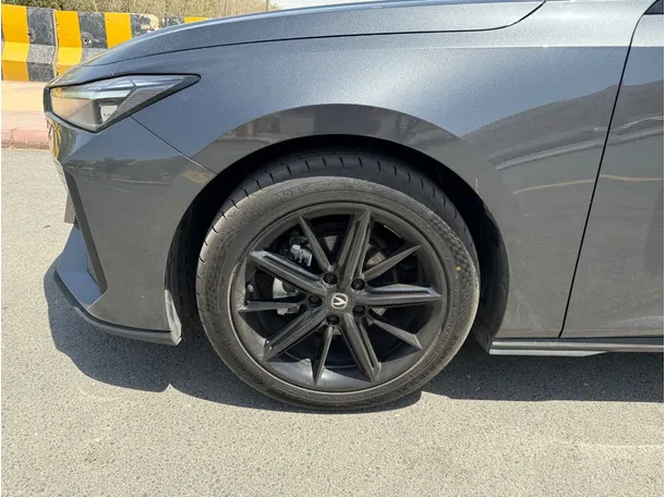 Car image 9