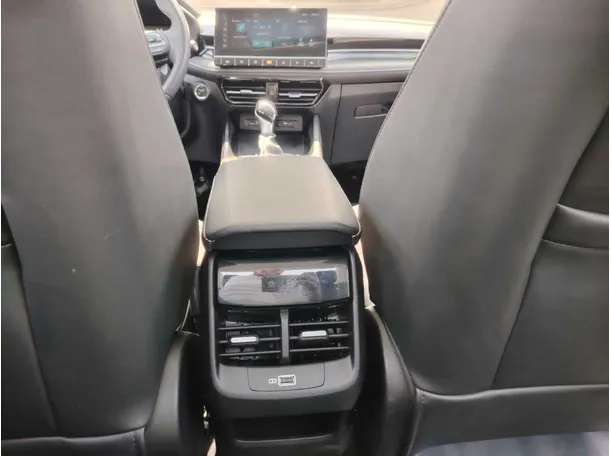 Car image 27