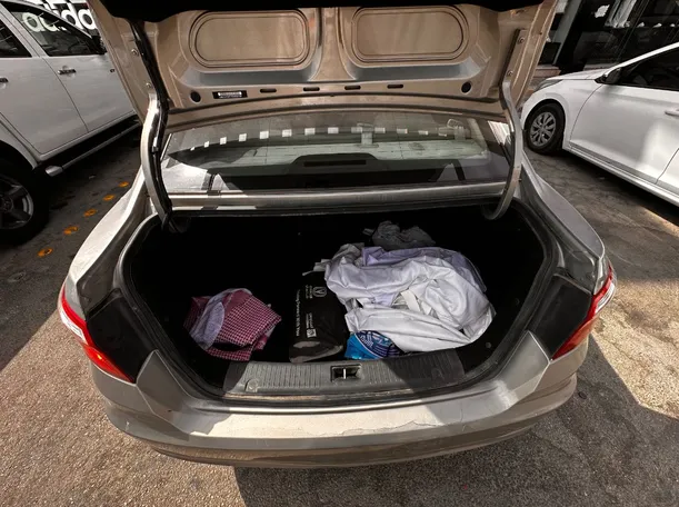 Car image 20