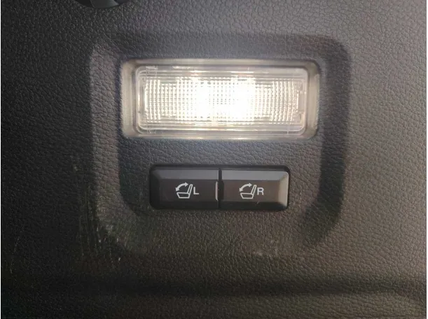 Car image 36