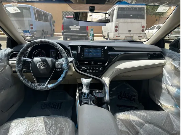 Car image 17