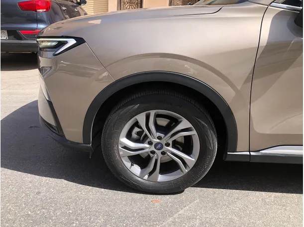 Car image 9