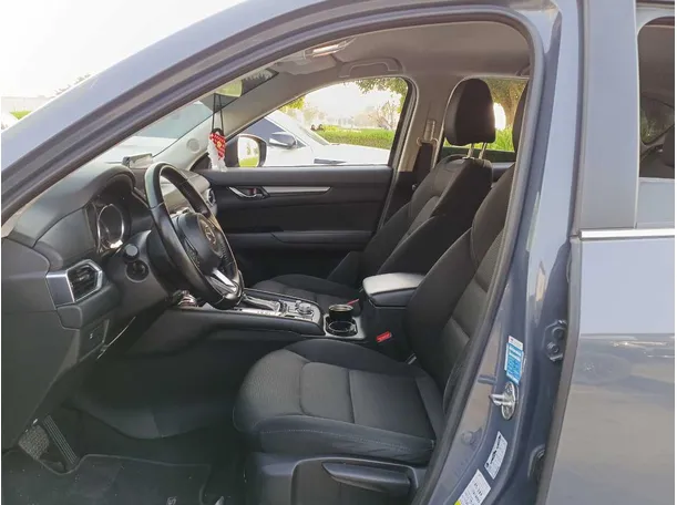 Car image 12