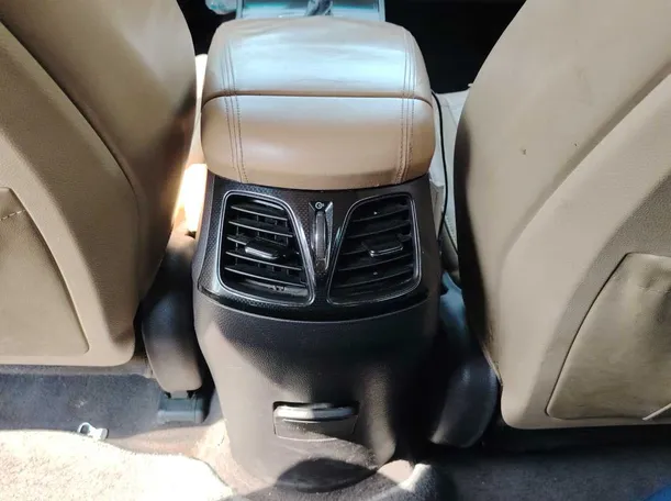 Car image 25