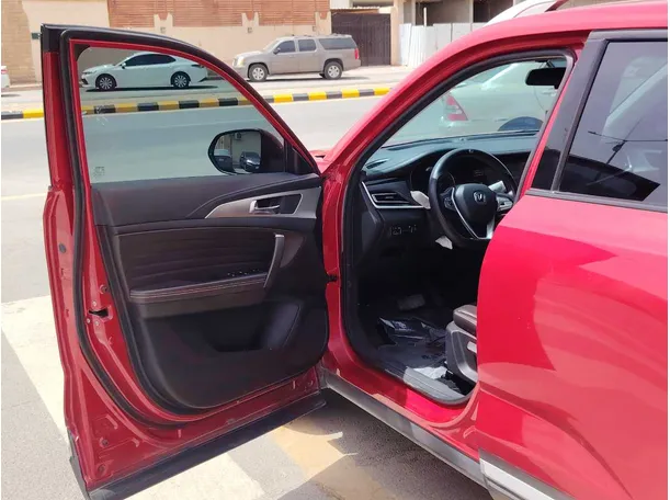 Car image 11