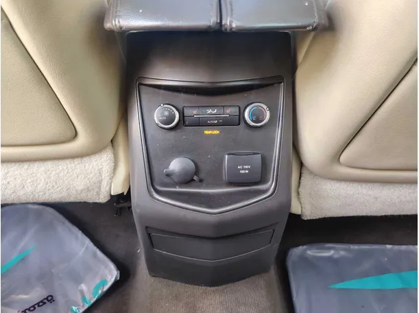 Car image 32