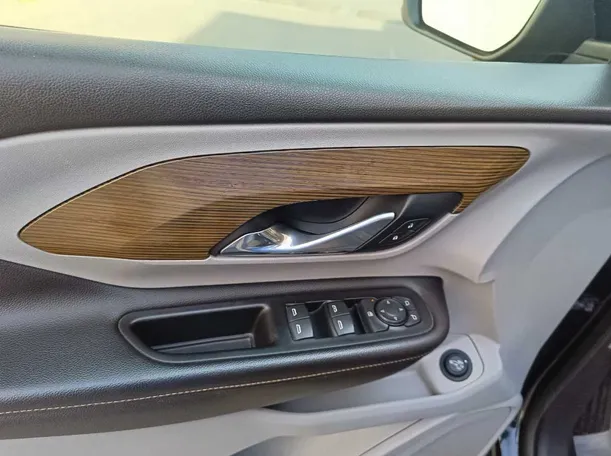 Car image 27