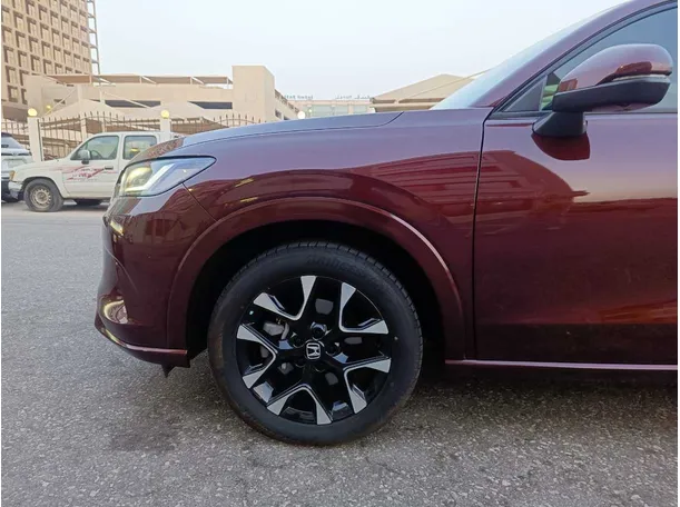 Car image 9