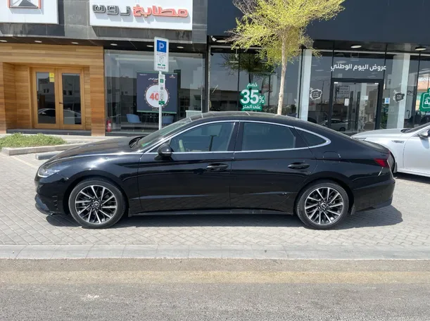 Car image 8