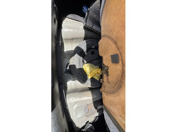 Car image 24