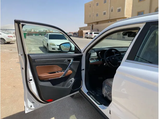 Car image 10