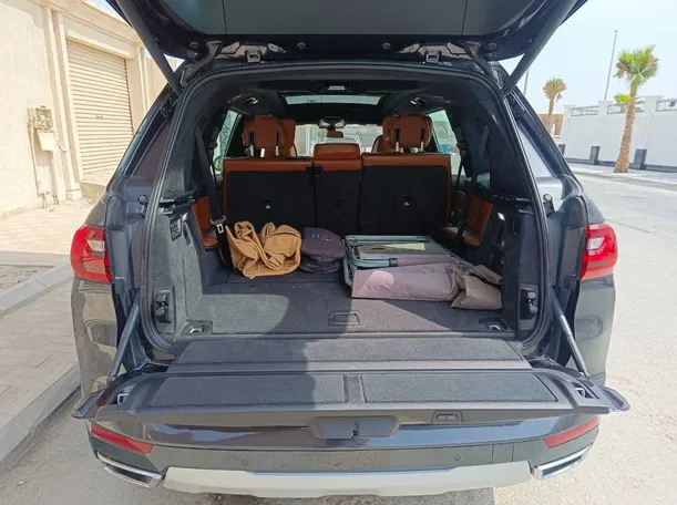 Car image 32