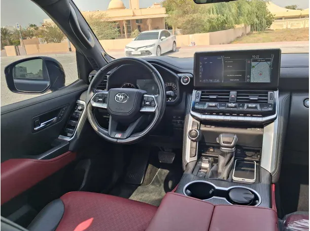 Car image 18