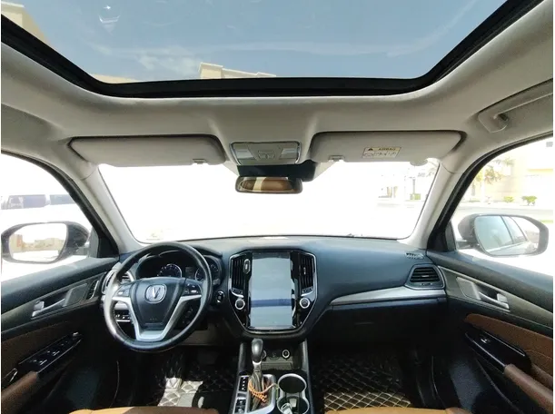 Car image 17