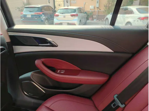 Car image 43
