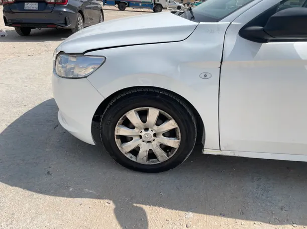 Car image 9