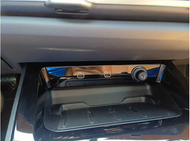 Car image 32