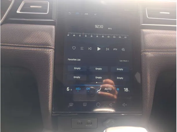 Car image 19