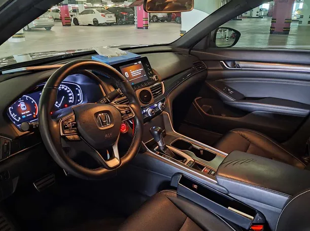 Car image 11